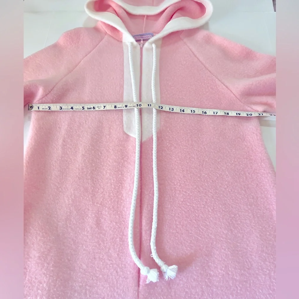 Vintage Cozy Fluffy Pink and White Hooded Bathrobe with Side Pocket. Size=Medium